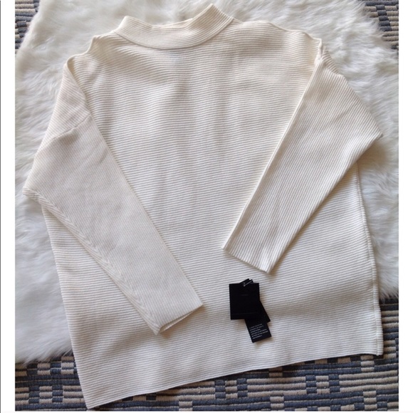 thick and nice cut Cold shoulder sweater - Picture 3 of 7